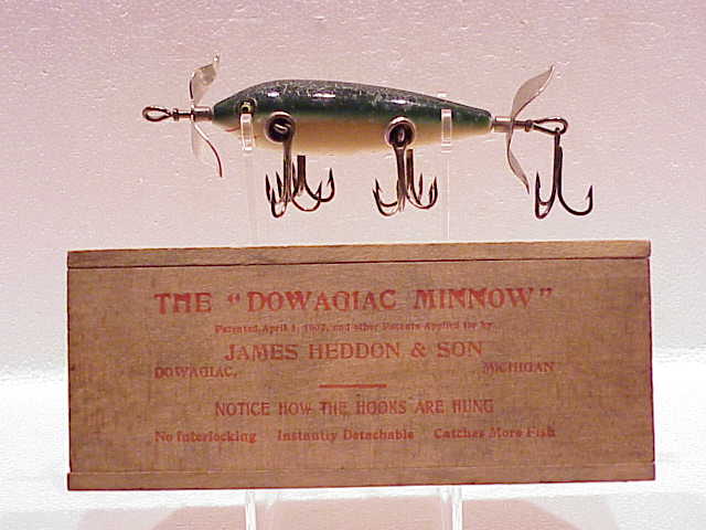 Heddon c. 1908 Wood box model 100 & 150 fishing lures